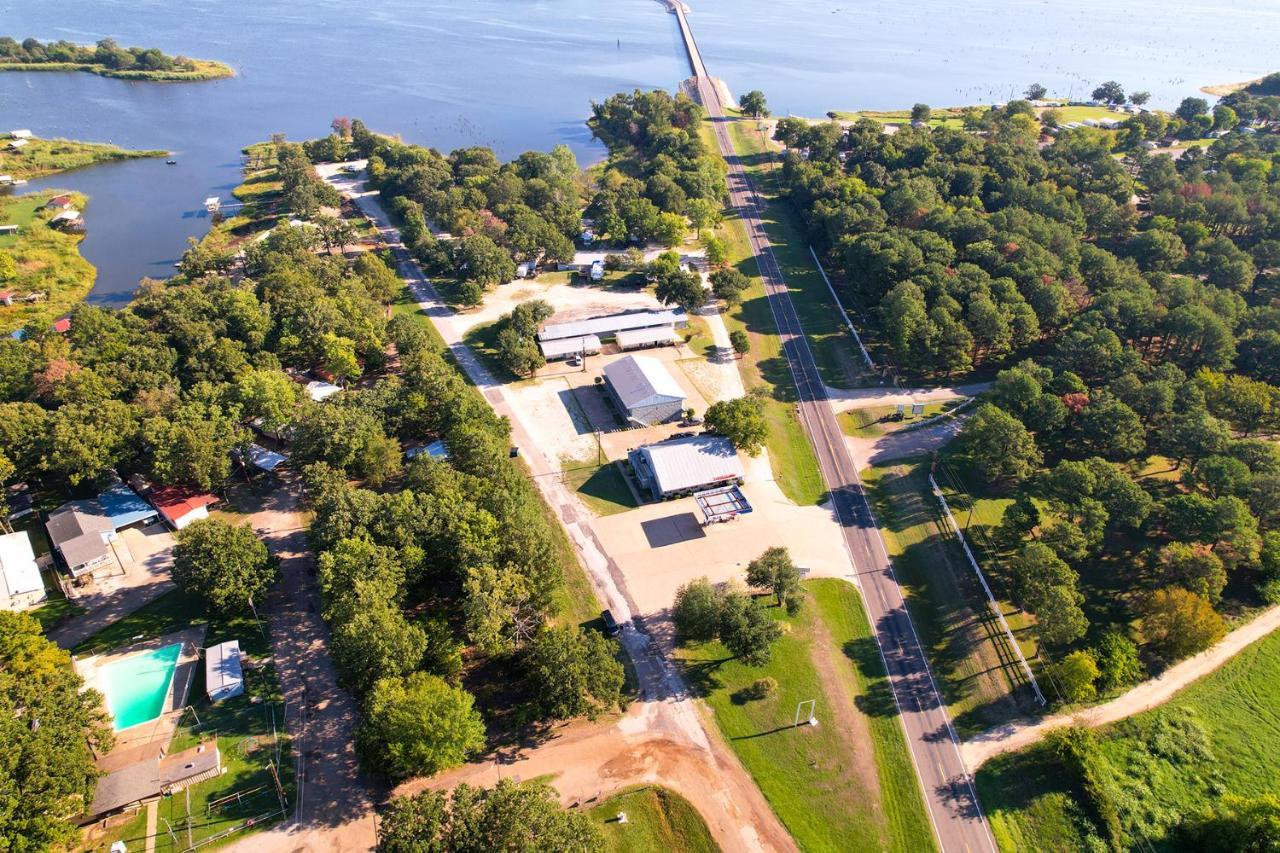 Axtons Bass City Lake Front Resort Emory Esterno foto